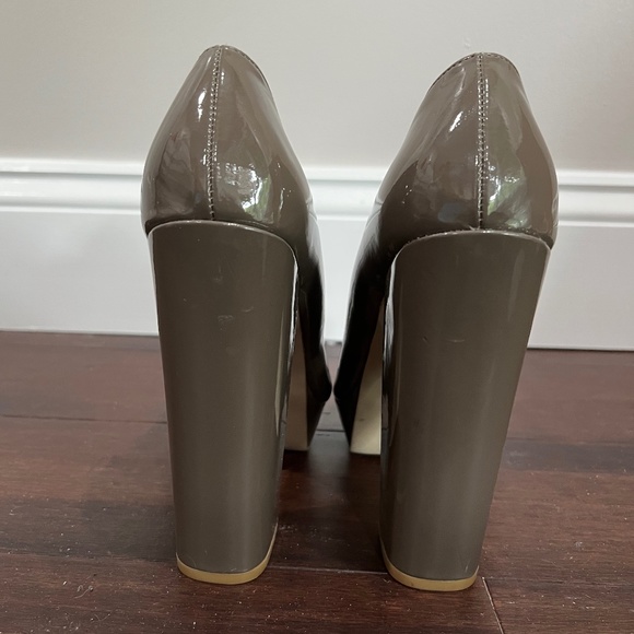 Mia Taupe Patent Leather Uptown Girl Chunky Platform Heel Size 8.5 - Picture 3 of 7